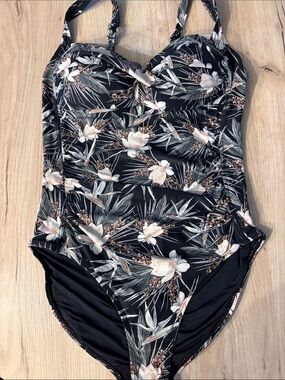 Nip Tuck Tropical Floral One Piece Swimsuit Ruched Tummy Control Size 8